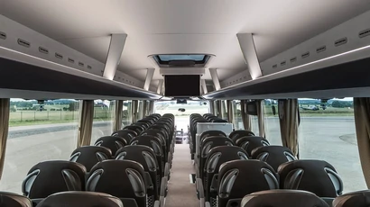 Intérieur autocar 54 places avec sièges modernes