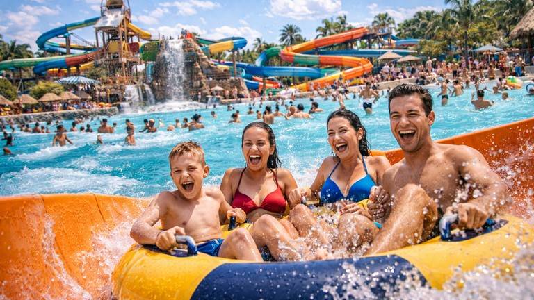 Voyage de groupe vers des parcs aquatiques