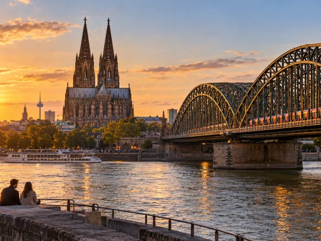 Foto 1 von 8 – Köln, Brüssel und Paris